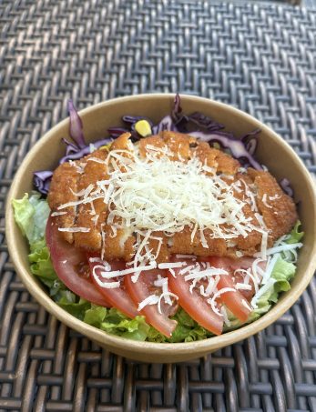 SOLATA s POHANIM PIŠČANČJIM FILEJEM